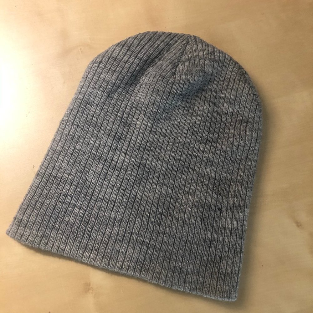 🖤 Gray beanie (free with purchase)